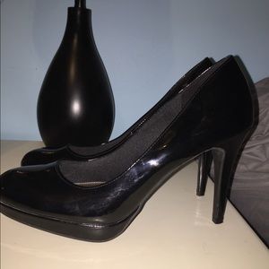 Black Pumps